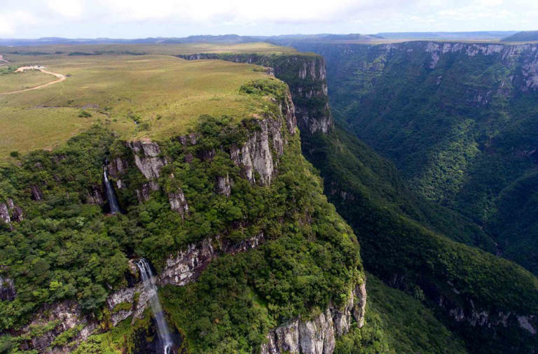  APARADOS DA SERRA: fica na divisa entre Rio Grande do Sul e Santa Catarina. O cânion de Itaimbezinho é o seu ponto mais espetacular (Foto: Renato Soares/Mtur)