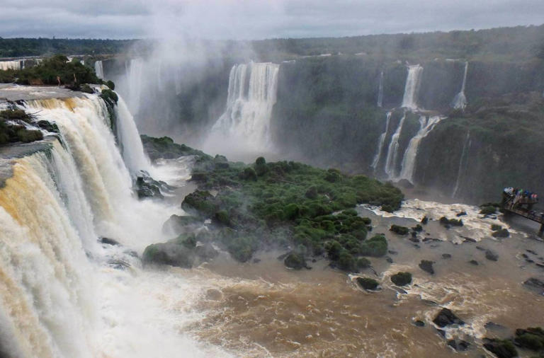  CATARATAS DO IGUAÇU: uma das maravilhas da natureza do mundo, as Cataratas do Iguaçu ficam no Paraná, na fronteira entre o Brasil e a Argentina (Foto: Ticiana Giehl e Marquinhos Pereira/Escolha Viajar)