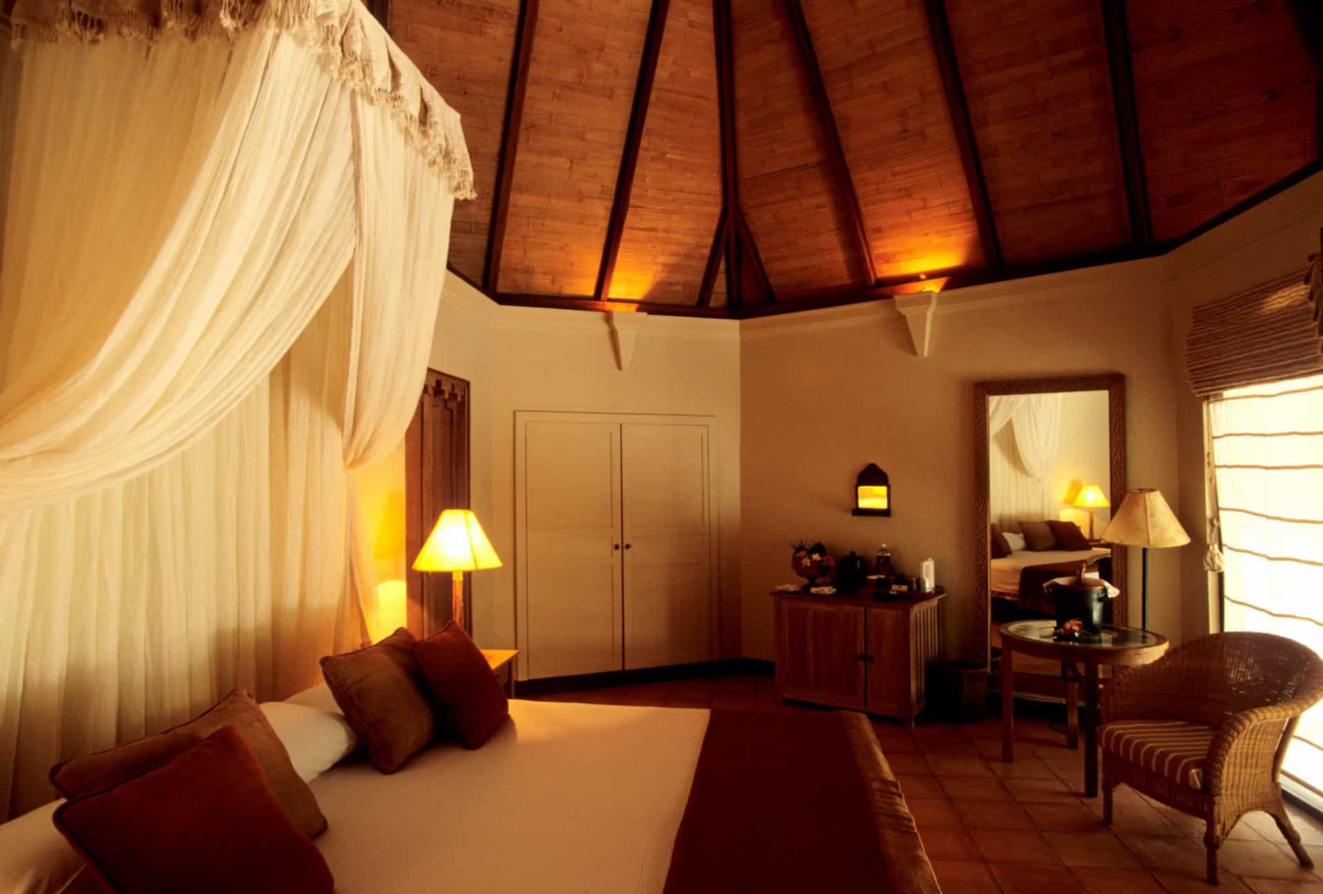 <p>Every resort has its own style, but generally the standard of design and <a href="https://www.starsinsider.com/travel/391566/overnight-sensations-the-worlds-most-desirable-hotels" rel="noopener">luxury</a> is very high. This room is from the Four Seasons Resort on Kuda Huraa. It costs around US$800 per night.</p>
