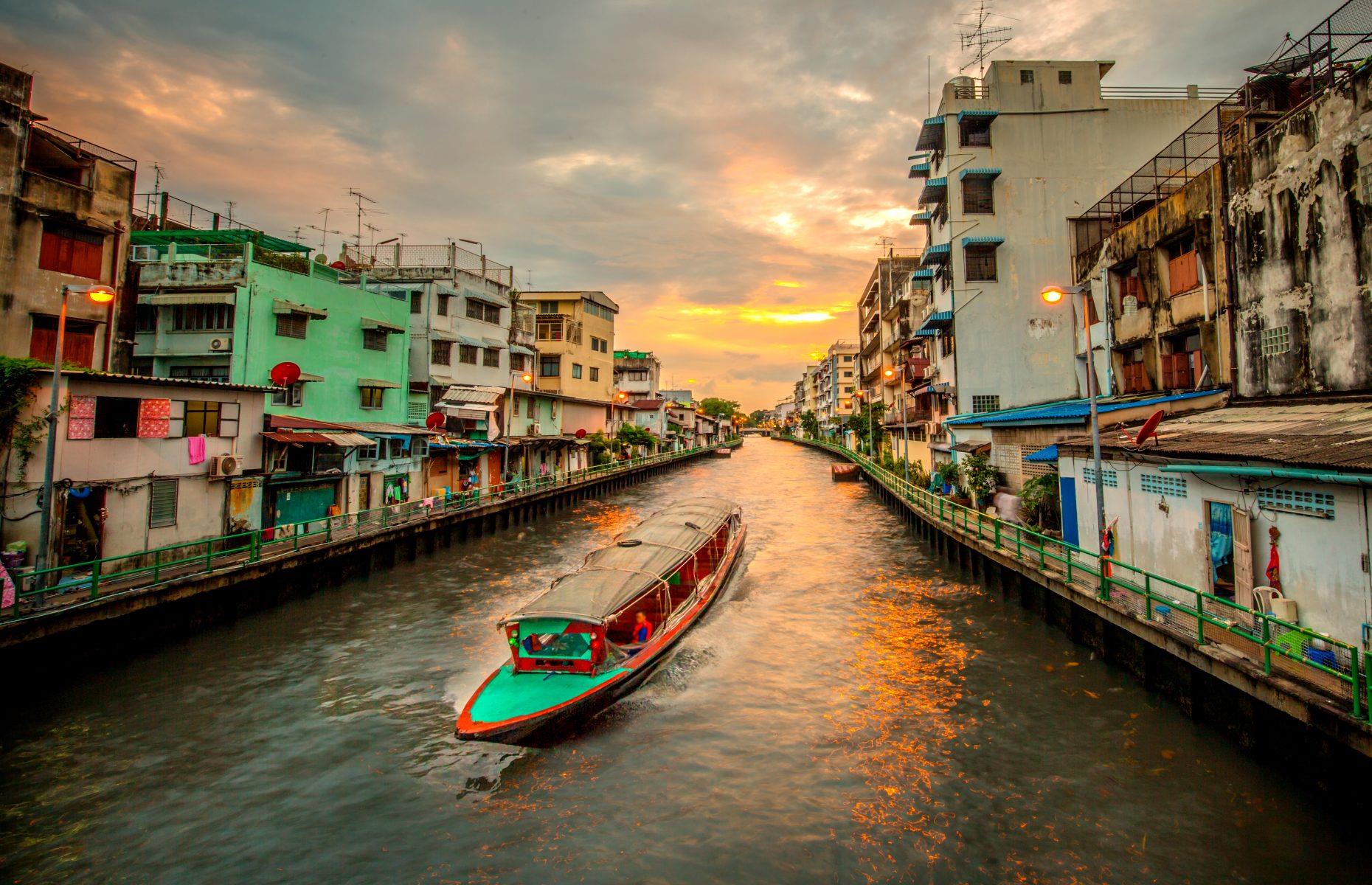 One of Thailand’s most iconic waterways, the Khlong Saen Saep flows through Bangkok from east to west. Beginning in the city’s Old Town, the canal journeys to the Chachoengsao province before flowing into the Bang PaKong River and is connected to smaller canals throughout the city. With its pretty boats trailing through central Bangkok and ornate Italian Bridges framing the water, the Saen Saep is one of the easiest and most picturesque ways to travel through the city.