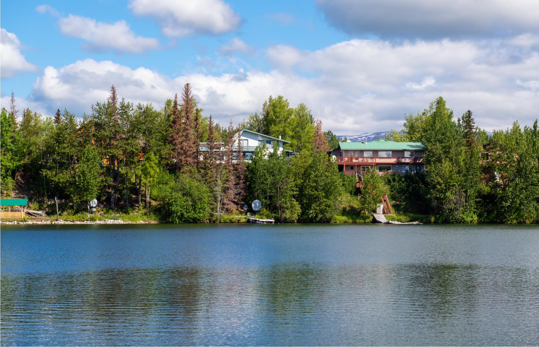 America's Most Beautiful Lakeside Towns With STUNNING Views