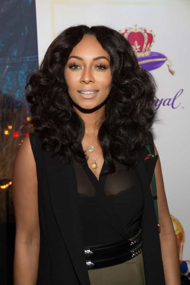 <p>The beautiful Keri Hilson was a songwriter and singer from a young age. Her experience as a teen in the industry connected her with artists such as Mary J. Blige and Usher. It was not until her song 'In a Perfect World...' that she moved to the foreground.</p>