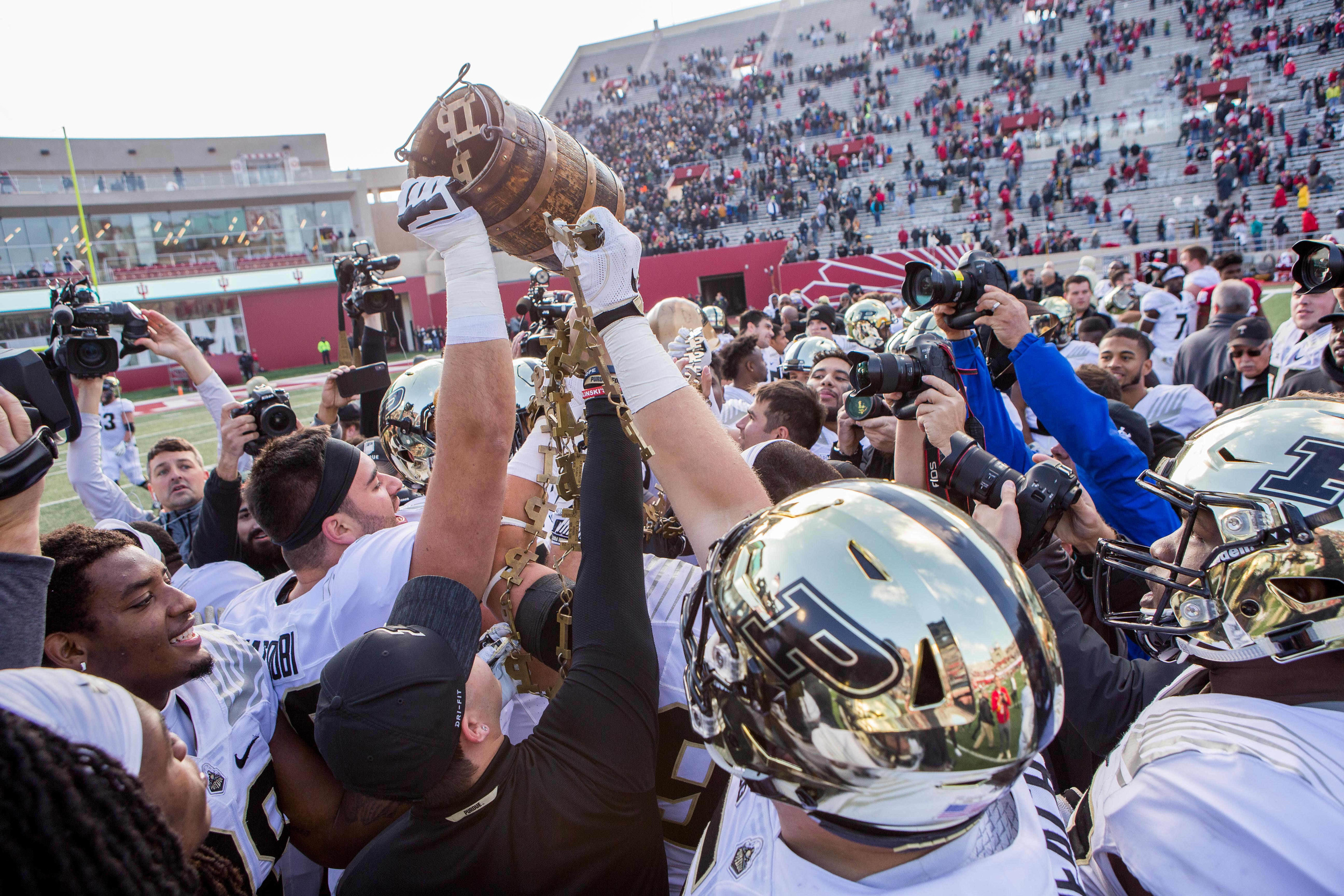 Star RB Travis Dye transferring to USC