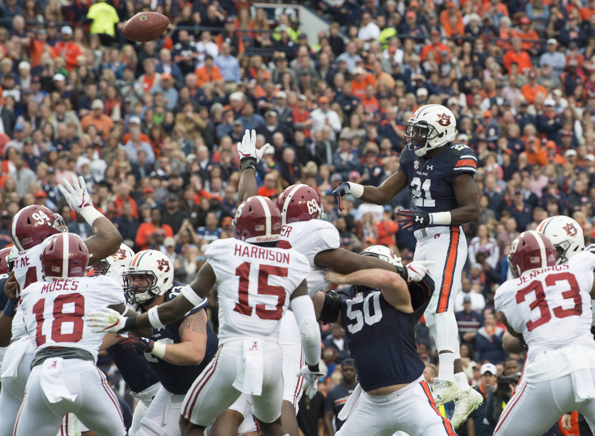 Star RB Travis Dye transferring to USC