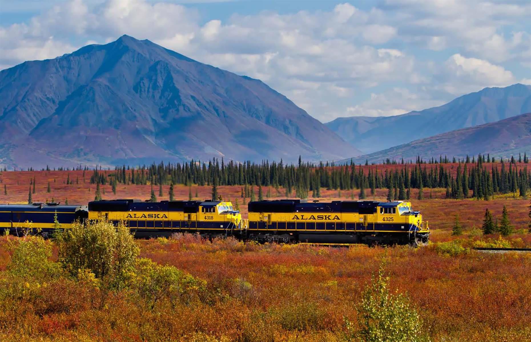 As the name suggests, this breathtaking train journey leads its passengers through the mighty Denali National Park. The Alaska Railroad's flagship train, Denali Star embarks on a 12-hour ride between Anchorage and Fairbanks via Wasilla, Talkeetna and Denali. Along the 365-mile (587km) journey, the train rushes past rivers and mountains and offers expansive panoramas of Hurricane Gulch from the top of a 296-foot (90.2m) bridge.