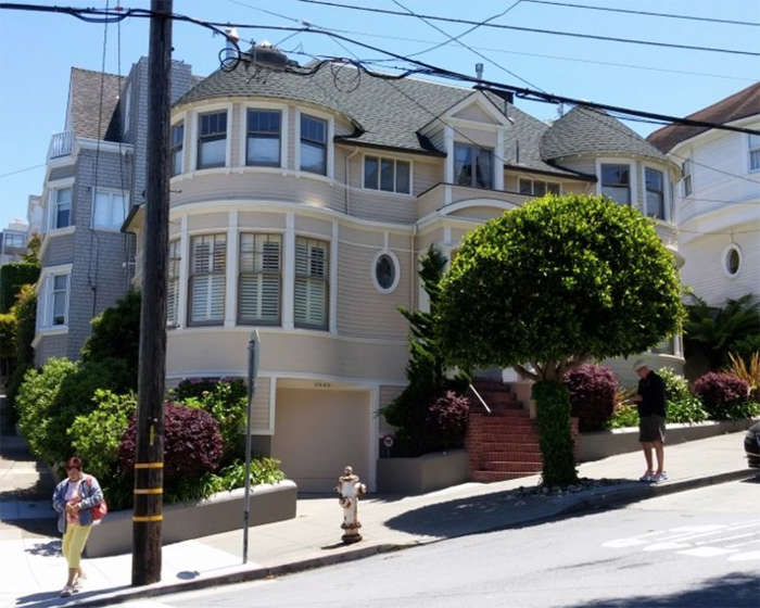 13 of 25 Photo in Gallery: 2640 Steiner St. The iconic Victorian where Robin Williams' character, Daniel, pretended to be a nanny in order to nab more time with his kids stands proudly on a busy San Francisco corner. After Williams' death, its steps even became an impromptu shrine to the superstar. The house sold for over $4 million in 2016, and while curious fans can peruse real estate photos, the interior scenes were filmed on a warehouse sound stage.