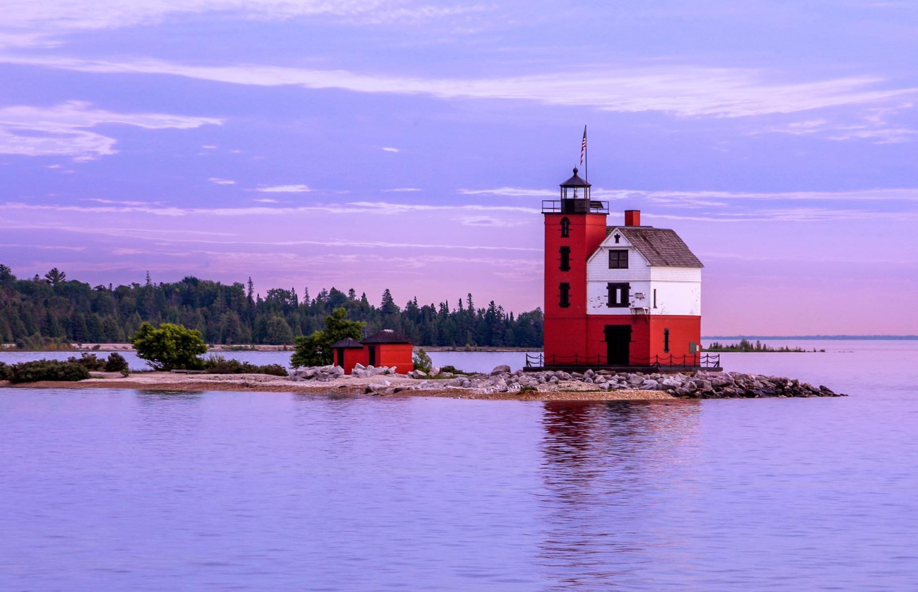 Standing out against a vivid pink sunset, it’s easy to see why photographers love Round Island Light. Built in 1892 to shine a light across the channels between Round Island and Mackinac Island, it features a 57-foot (17m) brick tower topped with a hexagonal lantern room, plus adjoining keepers’ quarters. The light station was badly damaged by a storm in 1972, which chipped a section off the bottom, but thanks to extensive restoration its former charm has been revived.