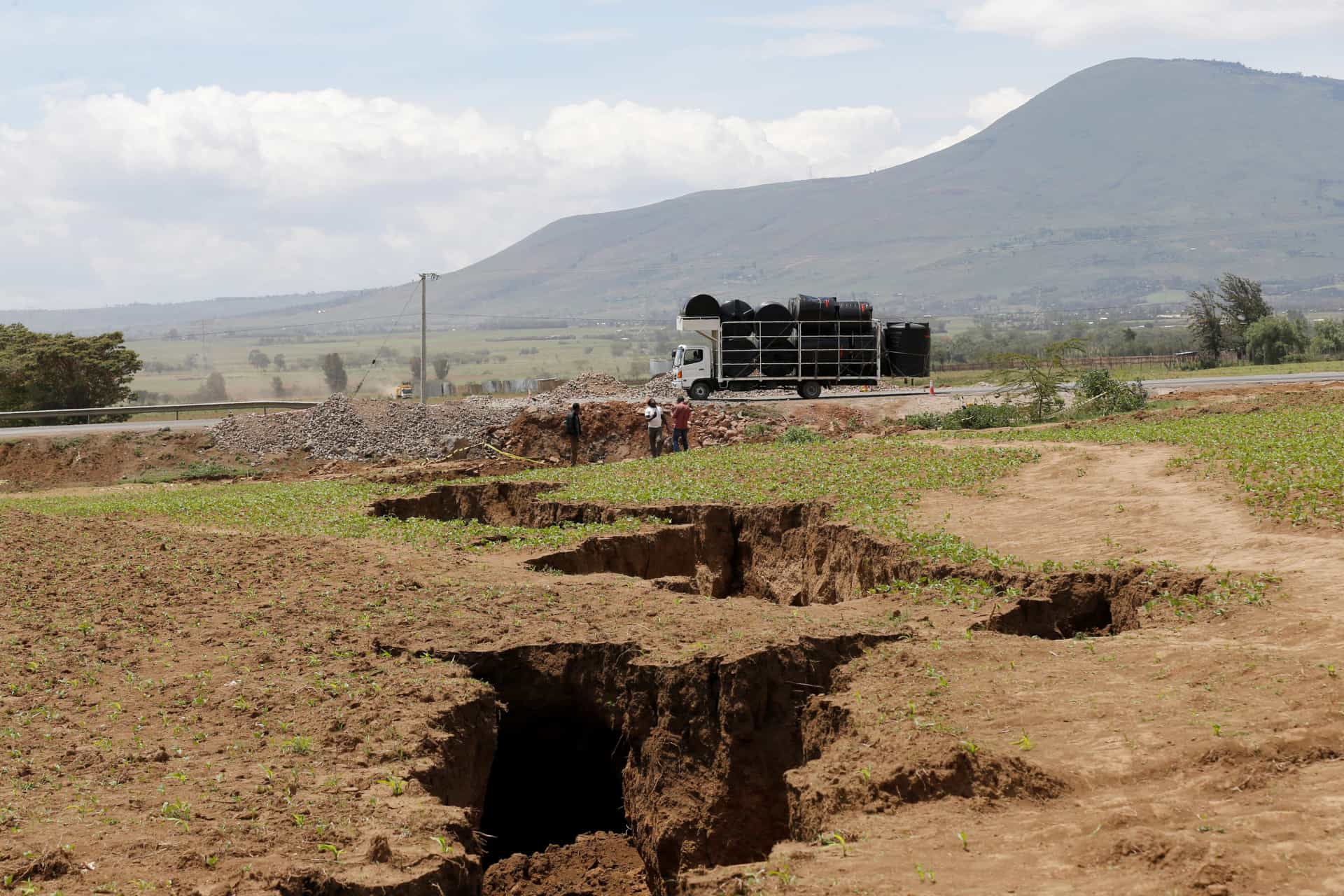 This huge crack in Kenya could split Africa in two