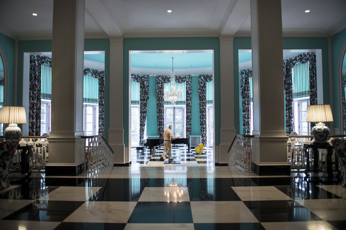 <p>At <a href="http://www.greenbrier.com">The Greenbrier</a> in the mountains of West Virginia, a National Historic Landmark meets a world-class resort. The gorgeous 11,000-acre resort, which has hosted guests since 1778, offers golf, fine dining, outdoor activities, a luxurious spa — and has even played host to 26 of our 44 presidents.</p><p><em><em><a href="http://www.housebeautiful.com/design-inspiration/g2429/mansions-open-to-the-public/">See more historic mansions that are open to the public.</a></em></em></p>