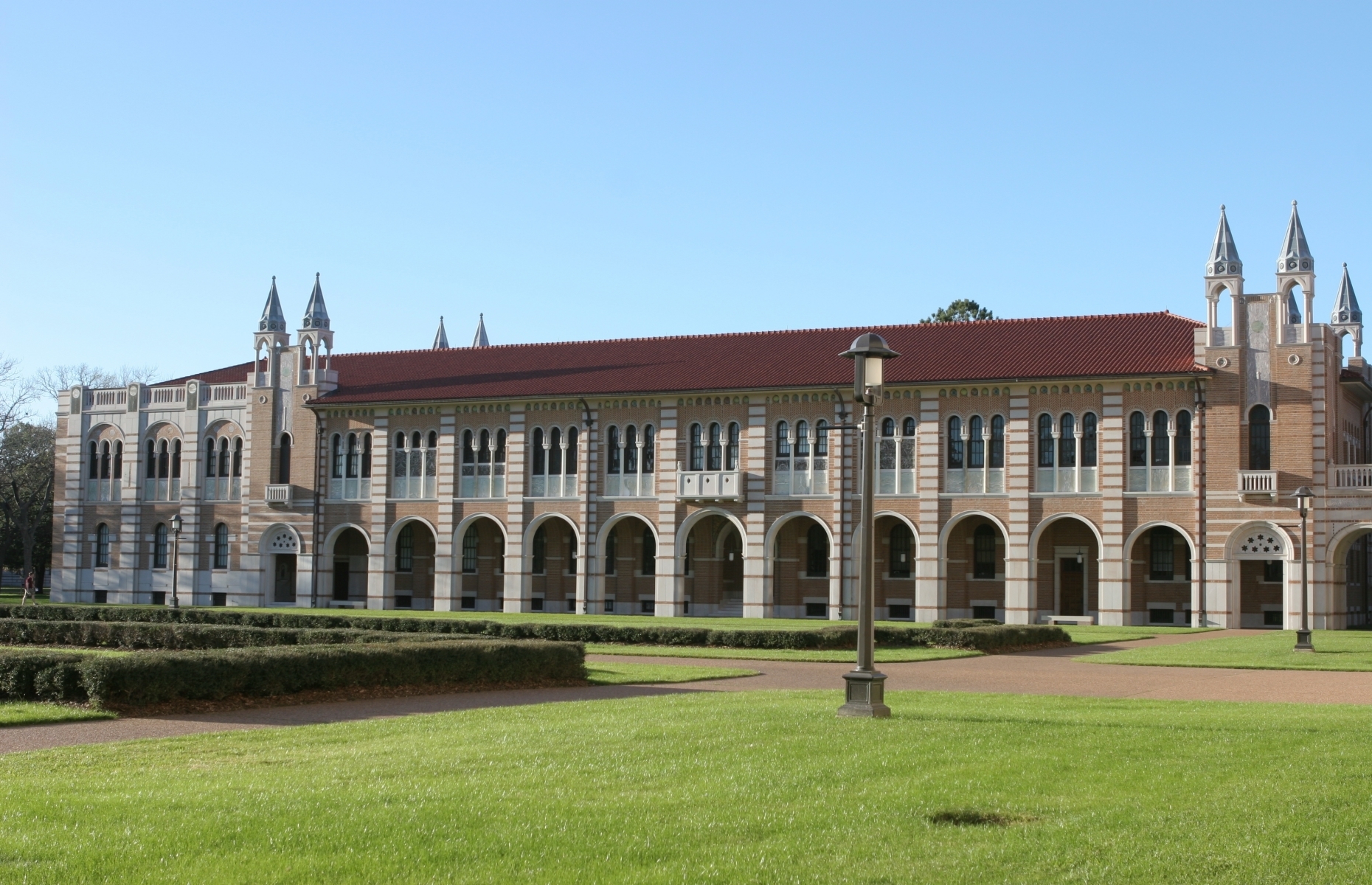 <p><a href="http://www.rice.edu/virtualtours/" rel="noreferrer noopener">Rice University</a> is spread across 300 wooded acres in the middle of Houston and has an impeccably groomed quad surrounded by neo-Byzantine–style buildings.</p>