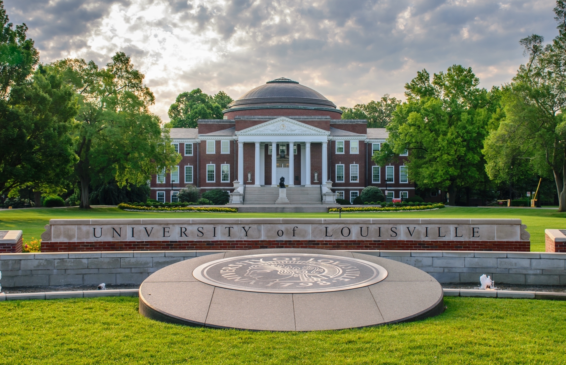 <p>The <a href="http://louisville.edu/" rel="noreferrer noopener">University of Louisville</a>’s 287-acre Belknap campus, just south of downtown Louisville, scores points for its stately buildings and community garden.</p>
