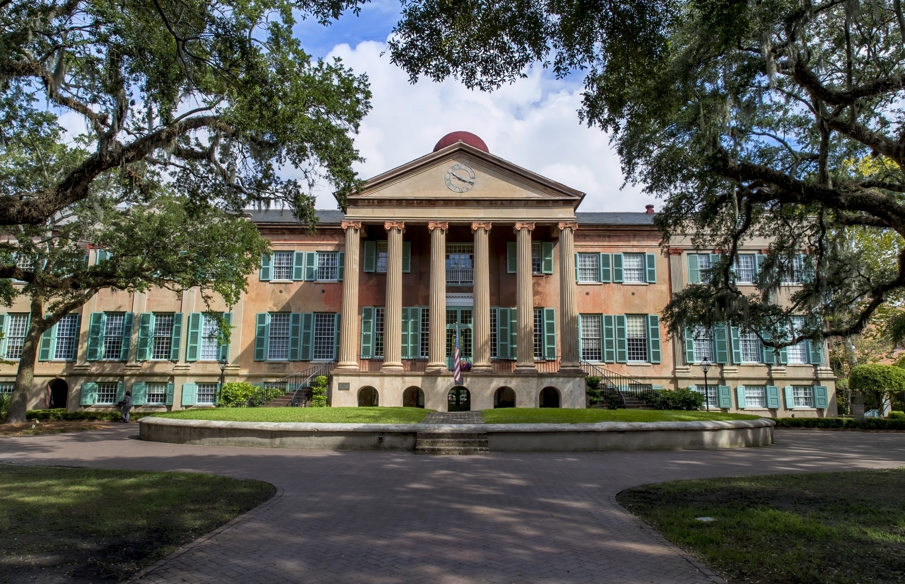 <p>Just like the city of Charleston itself, this <a href="http://cofc.edu/" rel="noreferrer noopener">college campus</a> is full of oak-tree-lined courtyards and grand old buildings (such as Randolph Hall, pictured). This romantic setting appears in scenes from the movies <em>The Notebook</em> and <em>Dear John</em>.</p>
