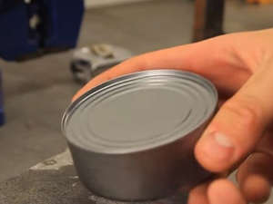 É bom saber: como abrir uma lata sem abridor de latas