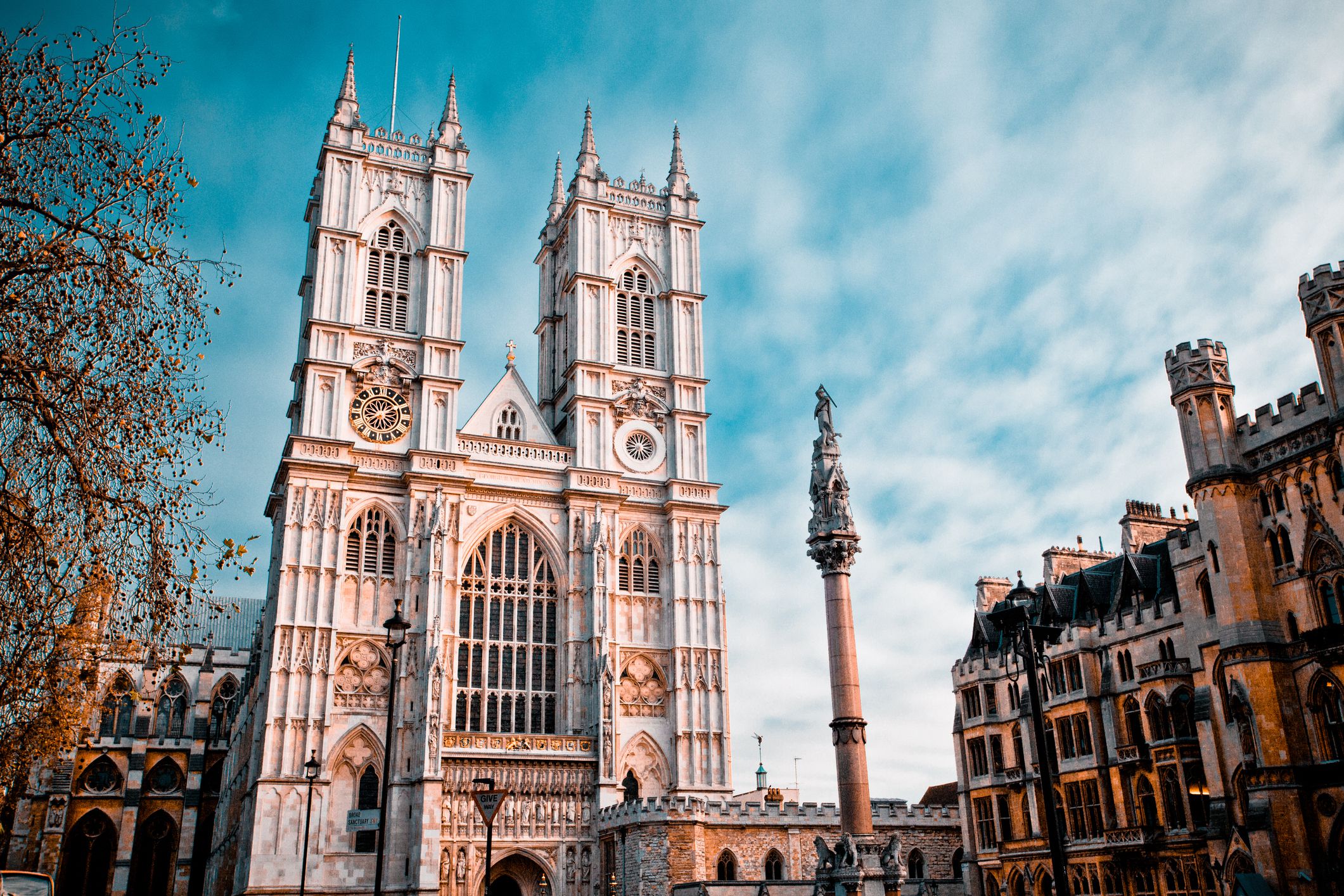 Westminster abbey. Вестминстерское аббатство вид сверху. Современный Лондон аббатство. Вестминстерское аббатство красивые фото. Роза Вестминстерское аббатство фото.