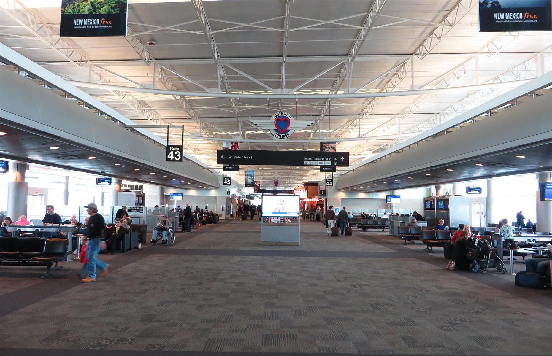 <p>Coming in fourth place with a score of 823 is William P. Hobby Airport, Houston's second-largest. Its first terminal, built in 1940 in Art Deco style, is now a museum, while its newer terminals have received praise from travelers for their cleanliness and efficiency.</p>