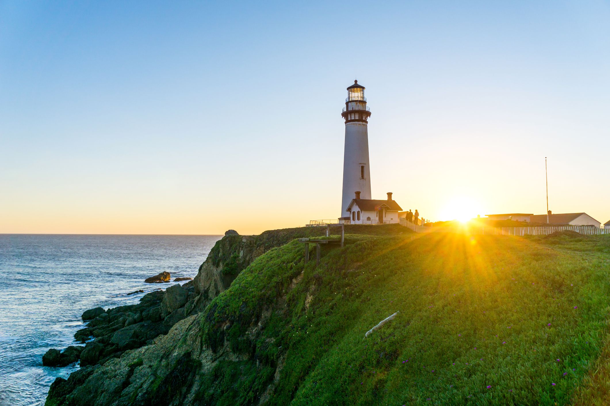 35 Stunning Lighthouses Across America