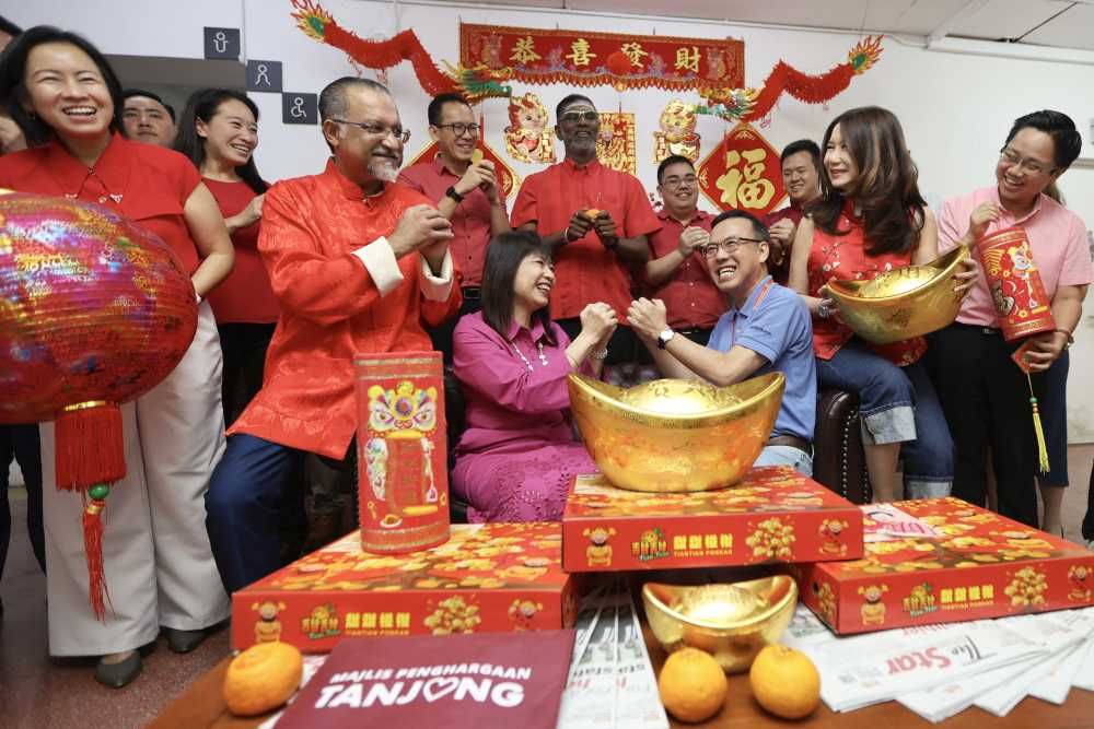 cny cheer aplenty as dap leaders visit the star's penang office