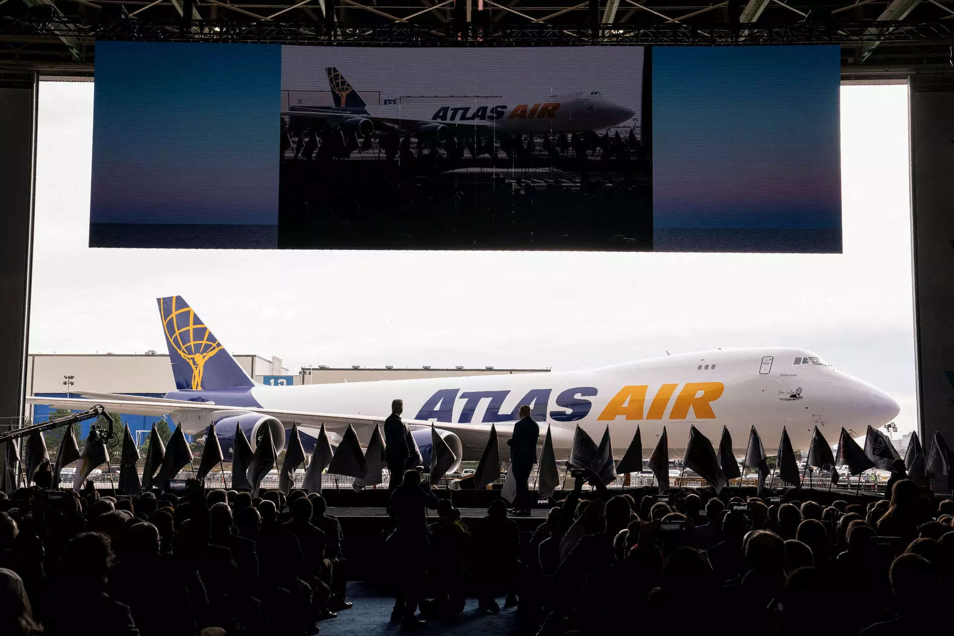 atlas air boeing cargo plane makes emergency landing at miami