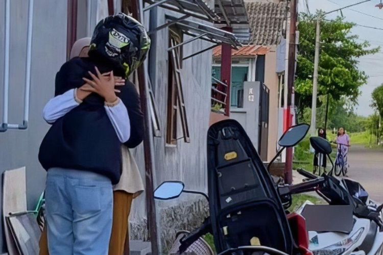 rindu dibayar tuntas, pria nyamar jadi sosok ini demi beri kejutan ke istri usai jalani ldr china-indonesia: gak ngabarin ayang