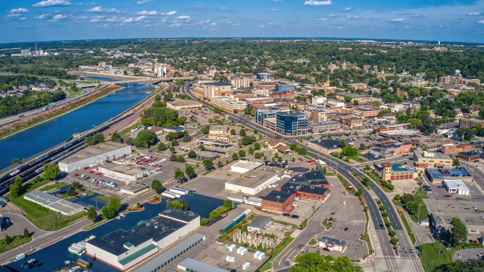 <p>Mankato is a small city but has a lively downtown. There’s a midwestern vibe to this city, however, it can become extremely cold in the winter. The city has a lower than average living cost, but it’s important to note that Mankato’s tax situation isn’t too favorable.</p>