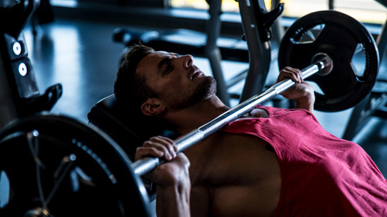 Flat bench vs incline: which is better for a bigger chest?