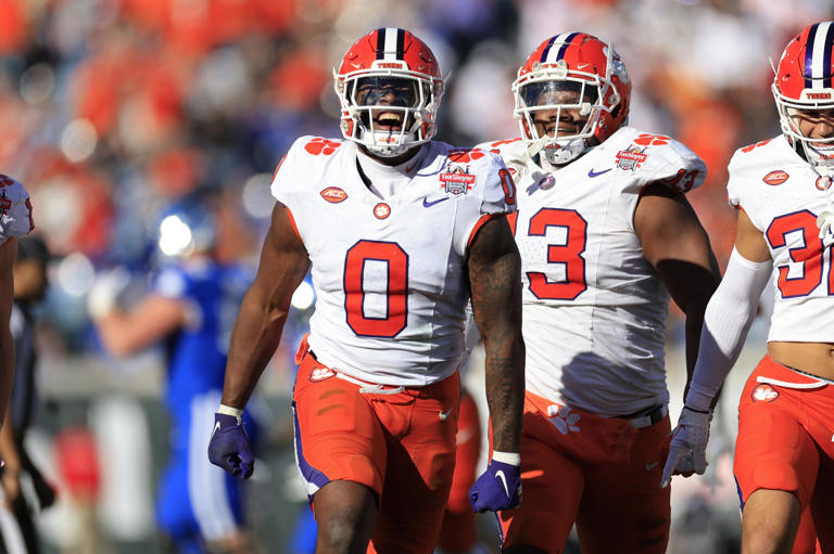 Clemson defensive tackle DeMonte Capehart arrested