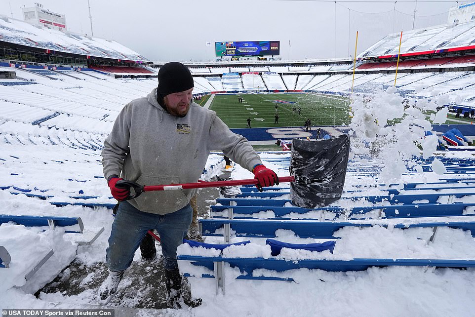 Buffalo Bills ask fans to shovel snow in their stadium for $20 an hour