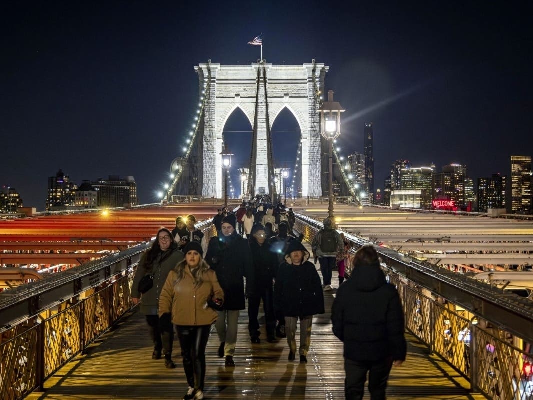 The Brooklyn Bridge Got A New 2 4 Million Look   BB1gXicv.img