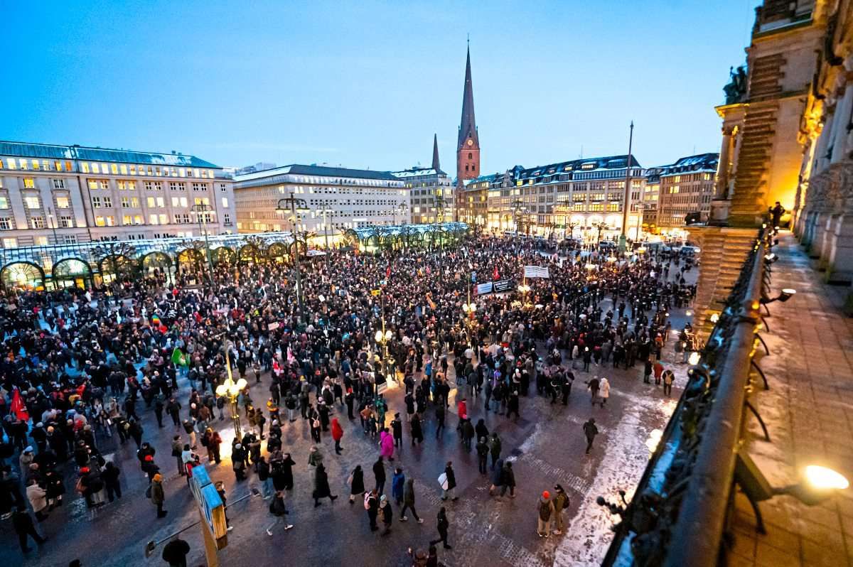 Hamburger Demo Gegen AfD Wegen Massenandrangs Abgebrochen