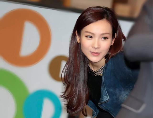 TVB知名女星再曝离巢，无故缺席颁奖典礼，遭雪藏两年无剧可拍