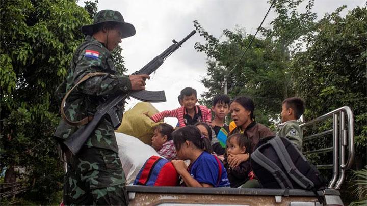 ribuan warga myanmar mengungsi ke thailand usai kota ini dikuasai pemberontak
