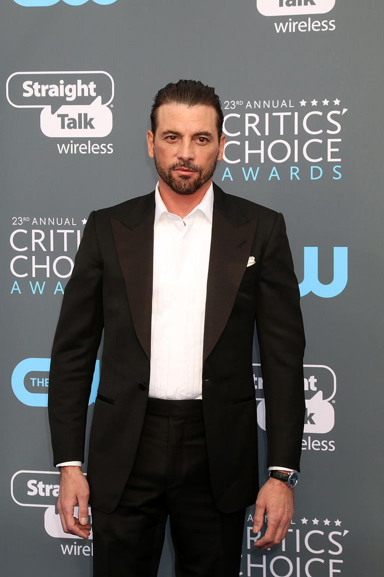 Skeet Ulrich suited up for the 2017 Critics’ Choice Awards on January 11, 2018. He had a handsome beard and opted against a tie with his look.