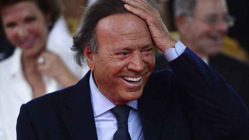 spanish singer julio iglesias detained at punta cana airport for carrying excess food in luggage