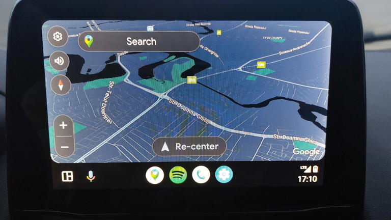 How to use Android Auto's split-screen interface