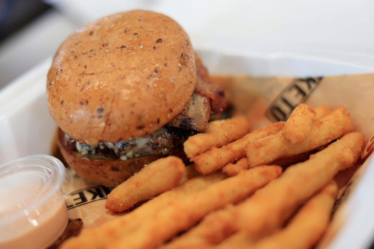 New Jacksonville restaurant, market offers 100 Ketofriendly meals