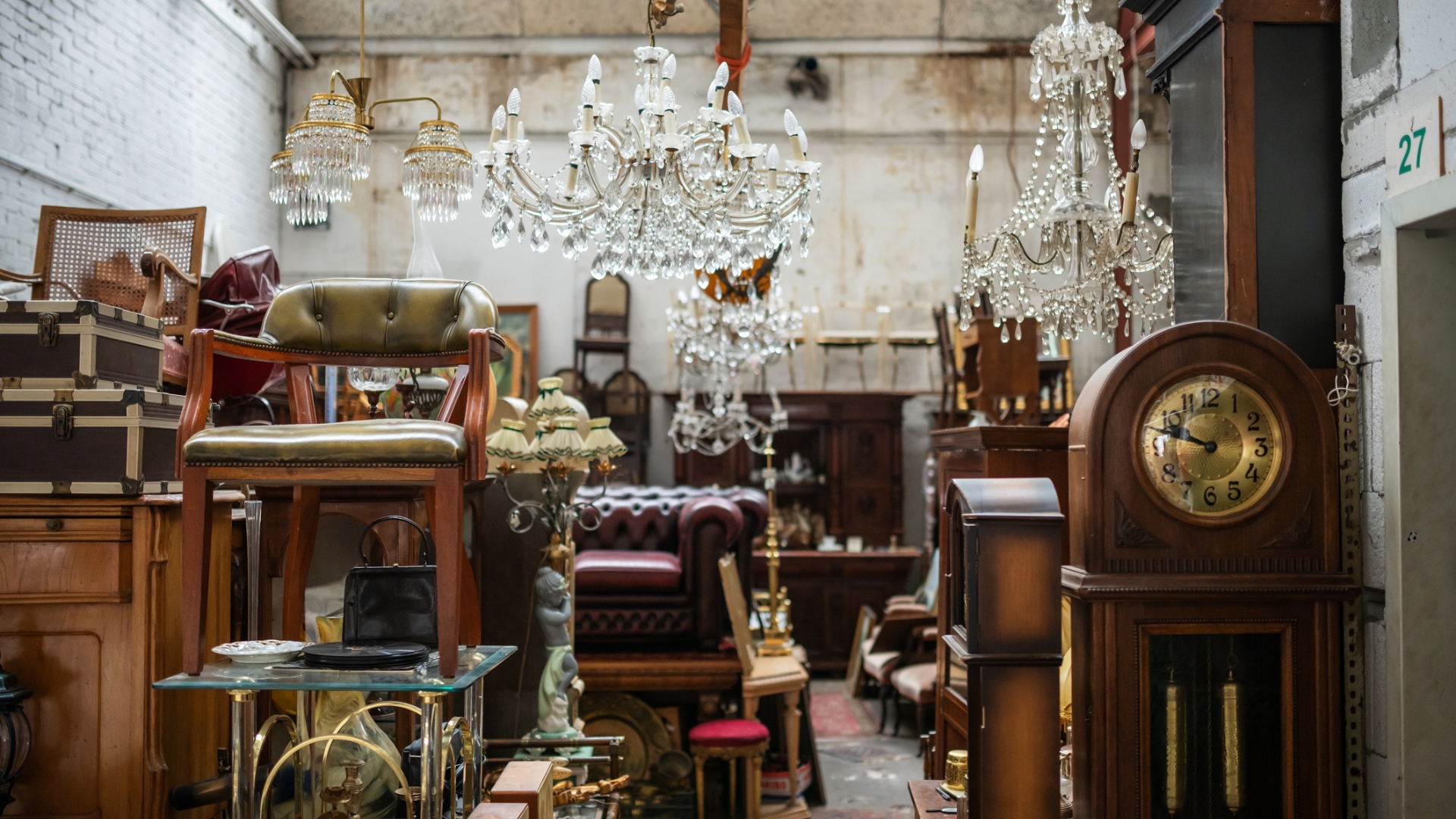 12-antiques-in-your-house-that-are-probably-worthless-and-you-should