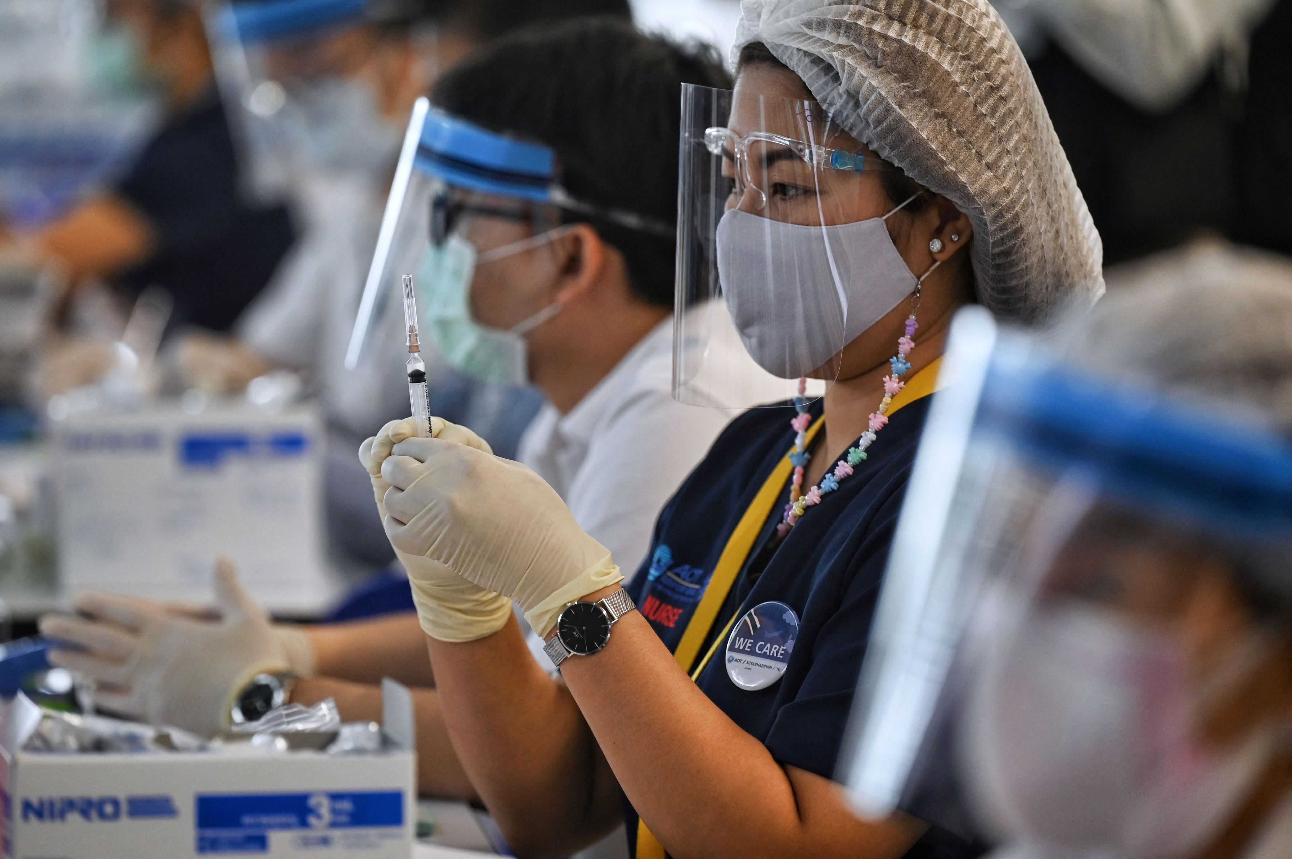 ไม่มีไลน์ทำอย่างไร? เปิดช่องทางจองฉีดวัคซีนนอกจาก "ไลน์หมอ ...