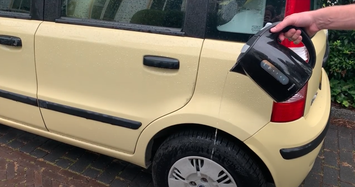 Maharashtra: पानी की मोटर चालू करने पर छिड़ी जंग, ससुर ने बहू को बेरहमी से  डंडे से पीटा