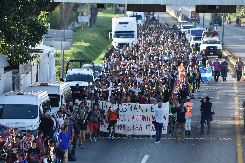 cientos de migrantes parten en caravana desde honduras hacia eu