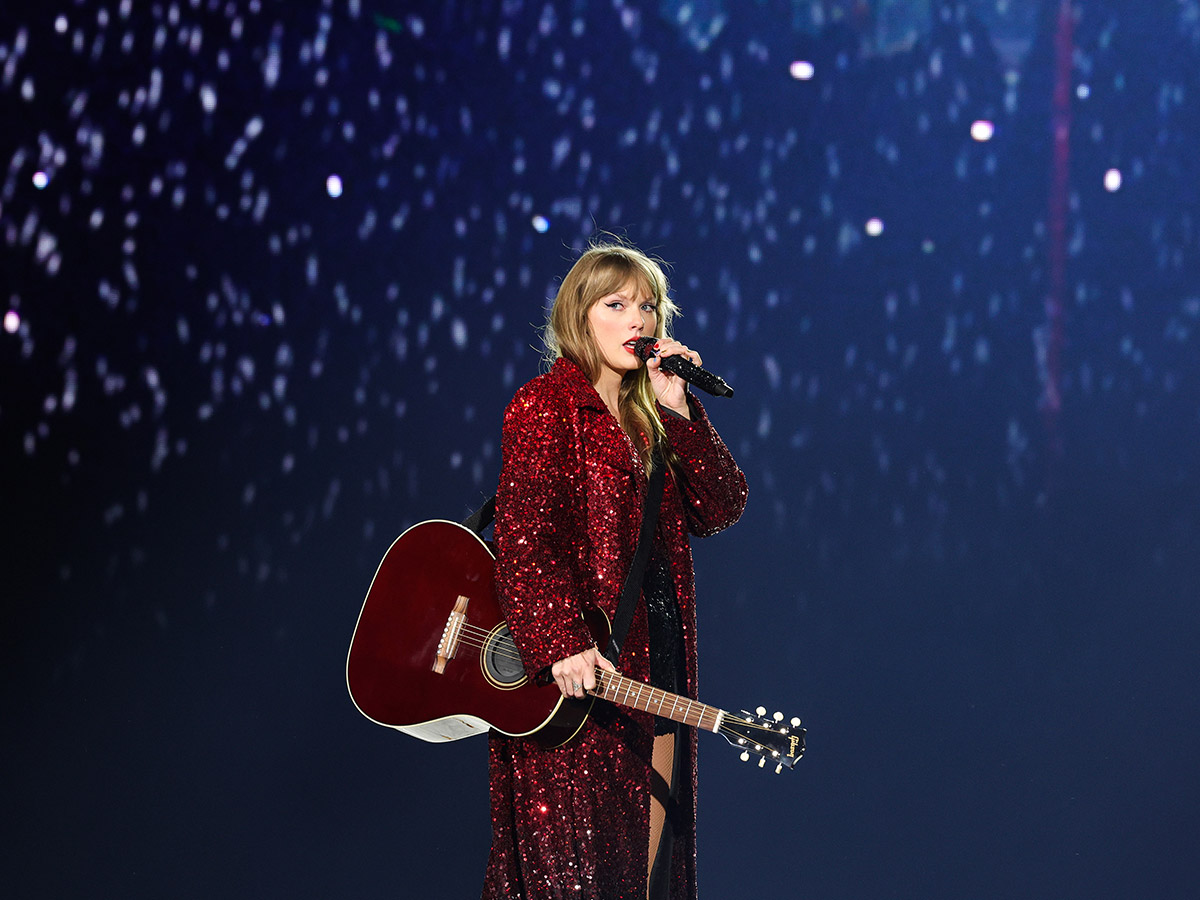 <p>For the highlight of her <em>Red </em>era, Taylor graced the stage in a dramatic, red Ashish coat over her matching romper—and her guitar was red to match too.</p> <p>Her soul-stirring 10-minute rendition of "All Too Well" is a religious experience Swifties paid good money to see—drawing us <em>all too well </em>into the depths of her heartfelt lyrics.</p>