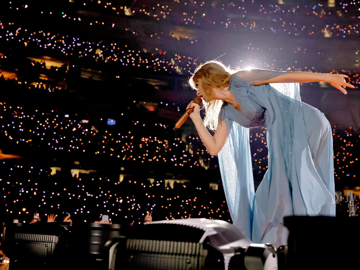 <p>Taylor donned another Alberta Ferretti dress—this time in blue—for the 1989 (Taylor's Version) announcement. </p>