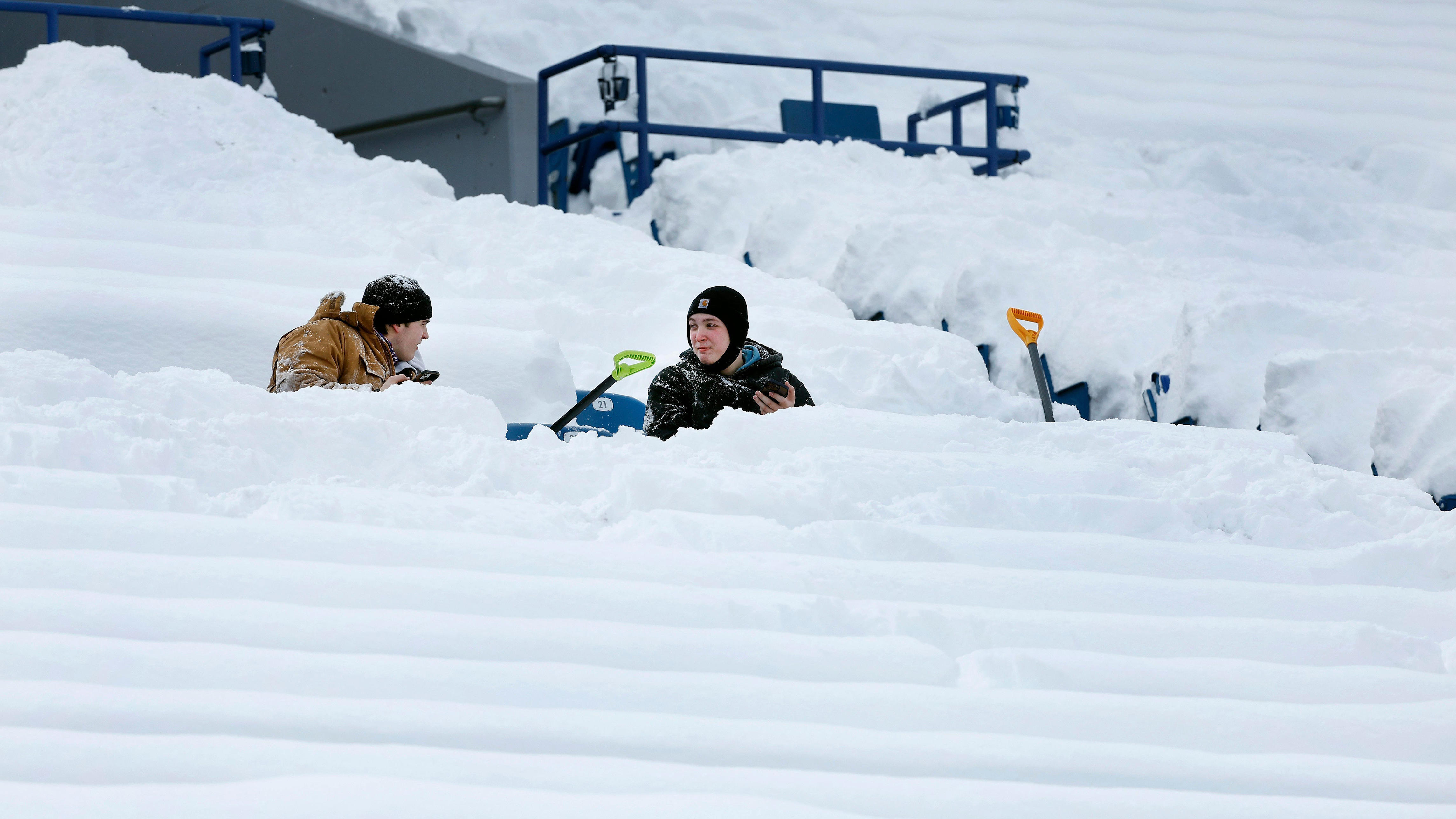 Buffalo Bills Fans Help Shovel Snow For Reward Ahead Of Playoff Game ...