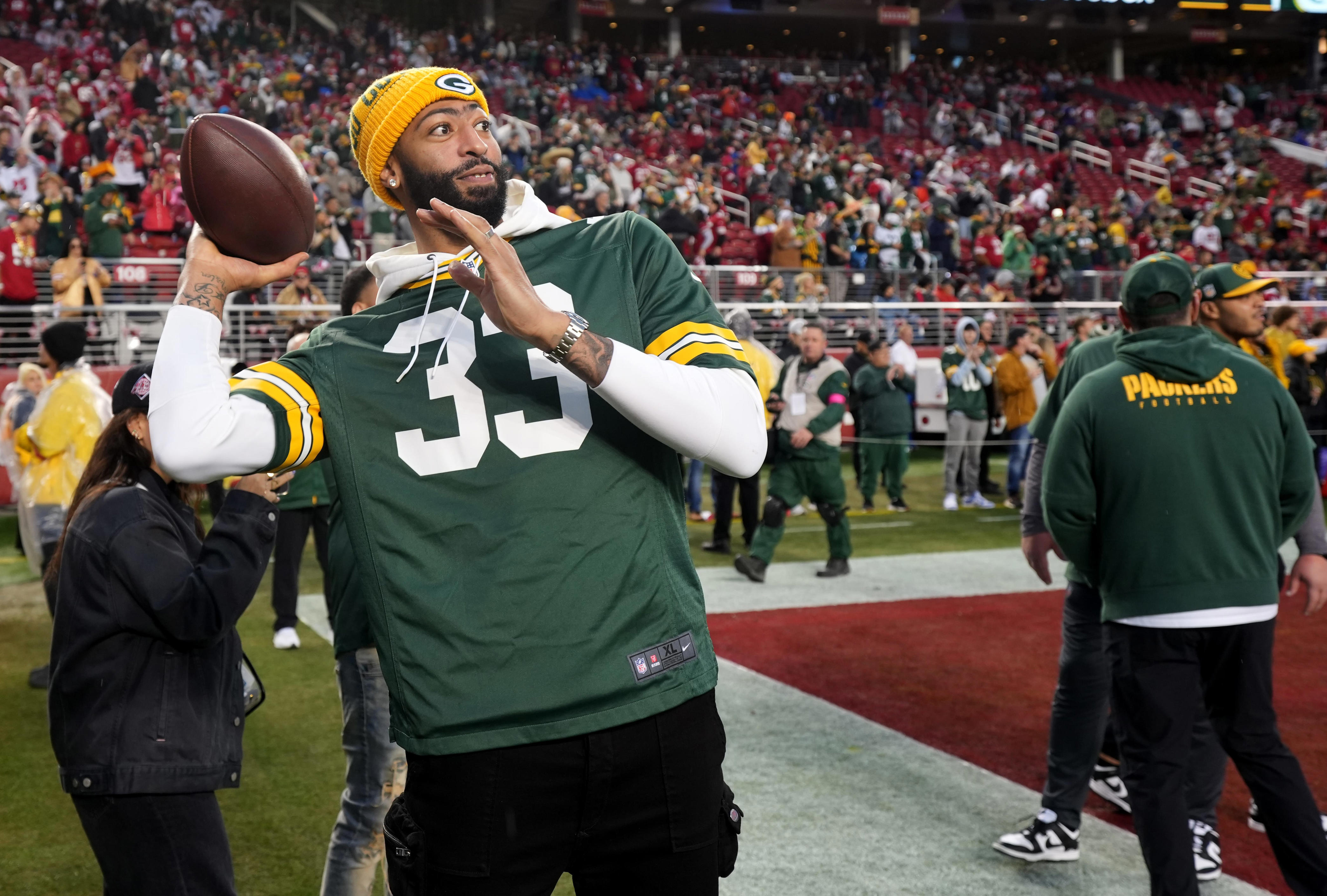 Packers Fans Feel Green Bay Getting Hosed By Refs In First Half Of ...