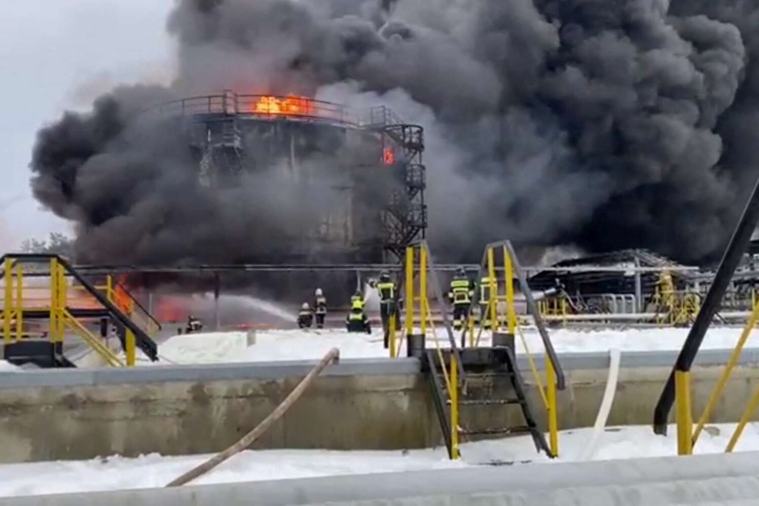 russia, incendio in terminal gas vicino a san pietroburgo