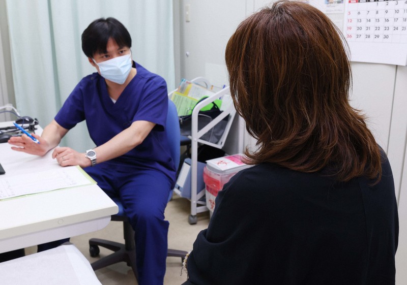 young women more susceptible to 'long covid,' vaccinations effective: japan, int'l study