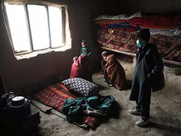 afghan economy shrinks, $80 mn every 14 days
