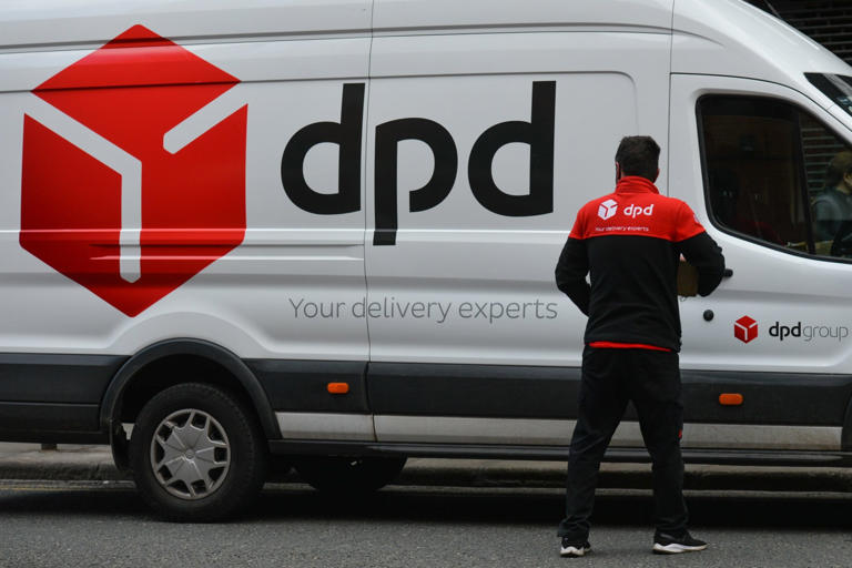 Do Evri, DHL and Royal Mail deliver on Easter bank holiday weekend?