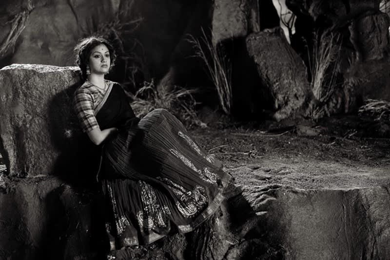酒に溺れ47歳で逝った大スターの激しくも華やかな生涯 『伝説の女優 サーヴィトリ』 絢爛の南インド映画史を再現