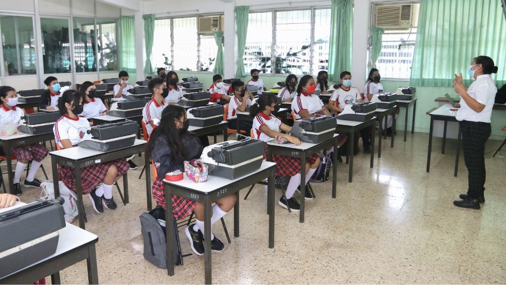 cubrebocas vuelve a las escuelas públicas ante aumento de casos de covid-19