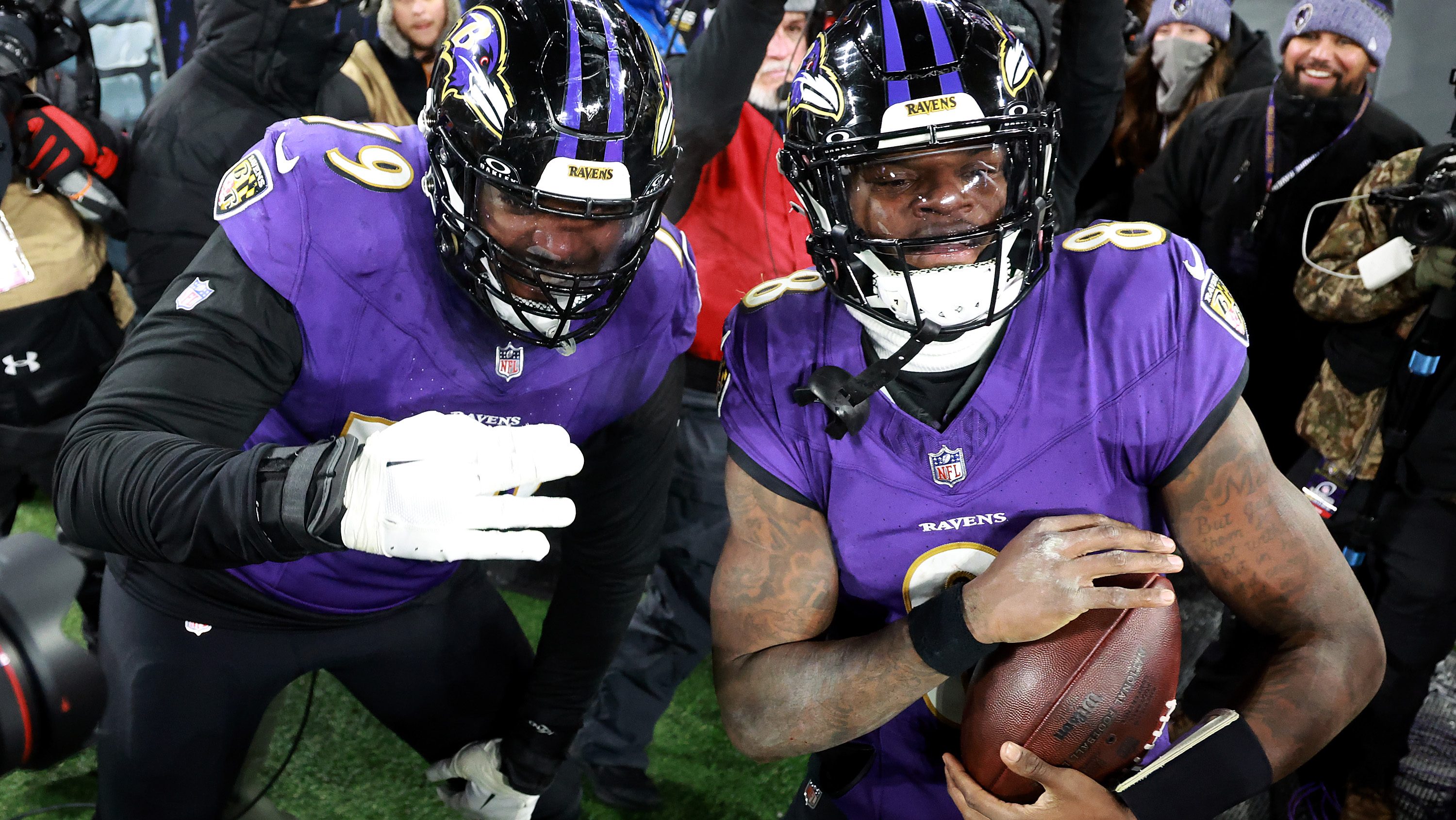 Ravens’ Lamar Jackson Caps Off 4-Touchdown Night With Tunnel Celebration